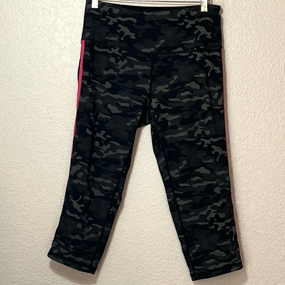 Ruby Ribbon Reversible Camo Cropped Pants Capri S… - image 6